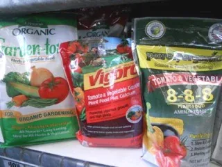 Tomato fertilizer organic granular by Midwest Gardening