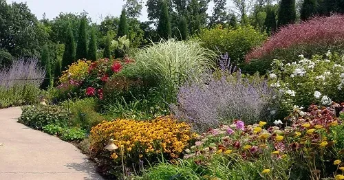 No work gardens by Midwest Gardening