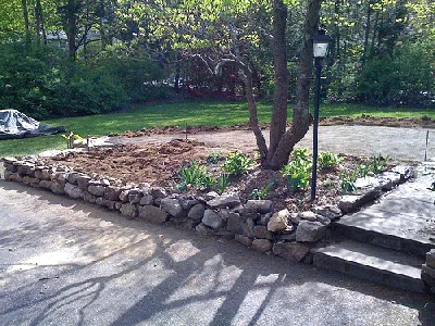 Island Garden to separate entry patio and drive